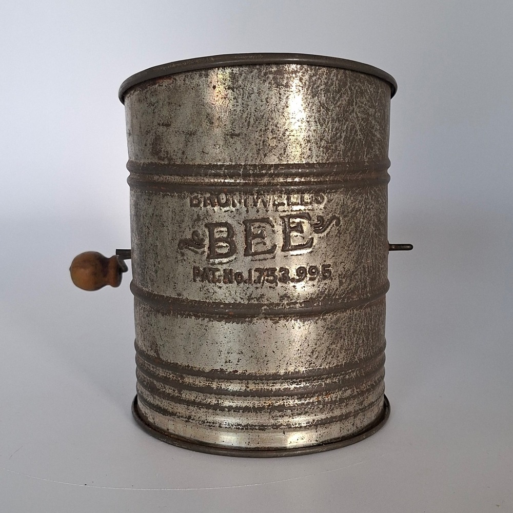 Vintage 1930s Bromwell's BEE Tin Flour Sifter Pat 1753995 Wood Crank